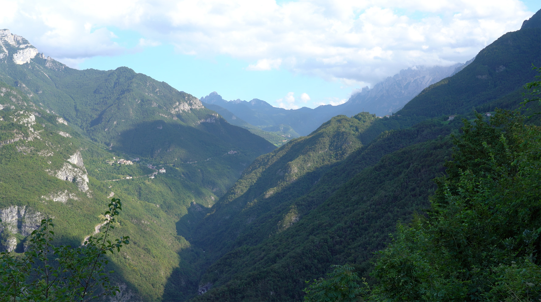 Descriptive alt text